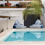 Casa Rosa With Pool In Centre