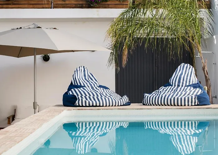 Casa Rosa With Pool In Centre