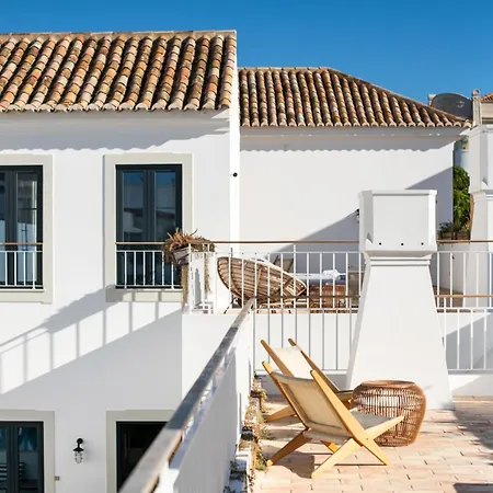 Villa Casa Rosa With Pool In Centre Olhão